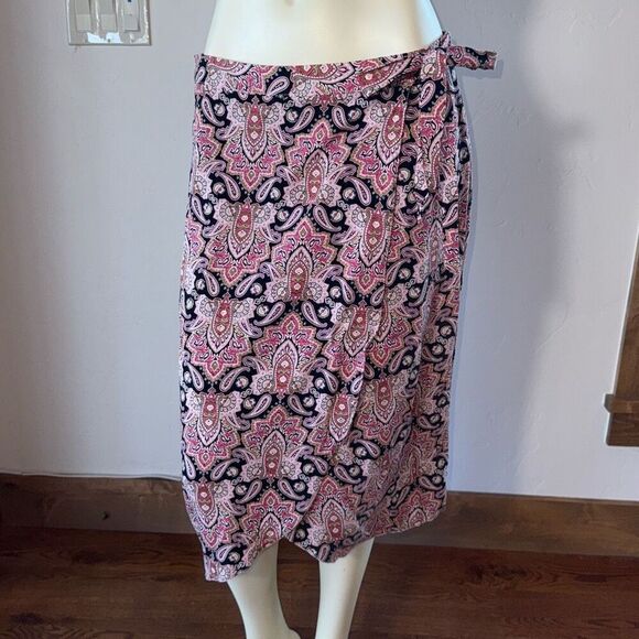 Maurices Bohemian Pink Paisley Print Wrap Skirt Size Medium Rayon - Picture 2 of 13